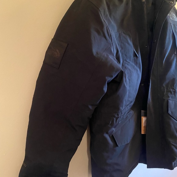 THE NORTH FACE
Men's Expedition
McMurdo Parka, Black - Picture 9 of 11